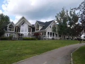"Wow" House, Waterfront, 200' level shoreline