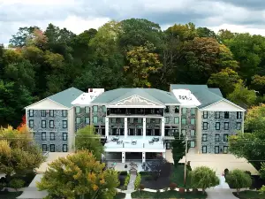 Niagara Crossing Hotel and Spa