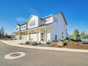 Eagle Point Golf Retreat with Patio and Grill!