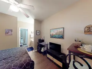 Sea Trail studio near golf & beach with pool, hot tub, & tiki bar access