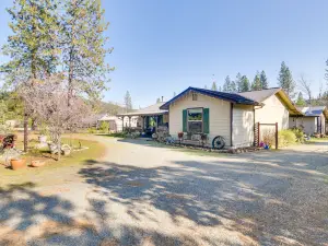 Quiet Challenge-Brownsville Home Near Collins Lake
