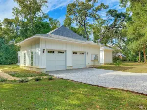 Fairhope Cottage 2 Mi to Town and Pier!
