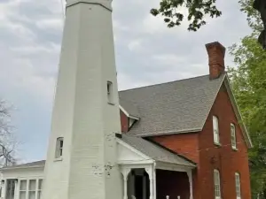 Lakefront 9 bedroom house sleeps 21+