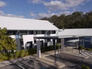 曼利匡湖居汽車旅館