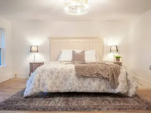 Beautiful Old Home by the Beach