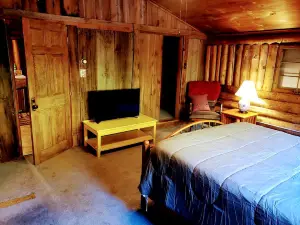 Celebrate Love: Pet-Friendly Romantic Log Cabin in Lisbon, NH