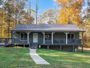 Vintage 50's & 60's theme Country Home on Wooded Acres near Franklin, Tennessee