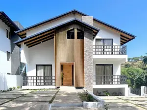 6 BR / 7 BA campo retreat with private swimming pool in Campo Verde Sajoma, DR.