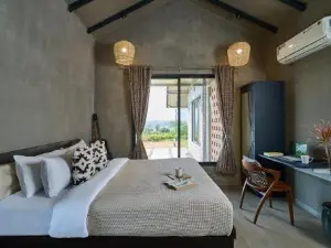 SaffronStays Ashfield - 5BHK Eco-Farmhouse with Pools, Jacuzzi, Lawn & Games Room