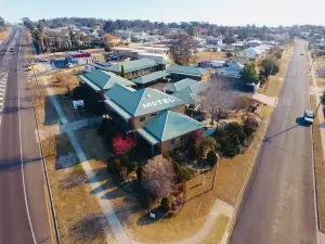 The Vines Motel & Cottages