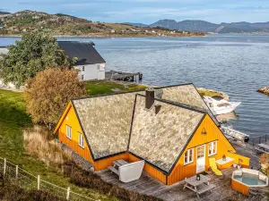 Nice Home in Kvamsøy with 4 Bedrooms and Jacuzzi