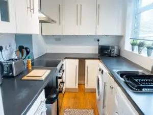 Comfortable House in Nuneaton Sleeps5 Free Parking Good Amenites
