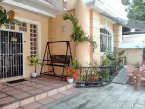Chelsiefaye Guest House