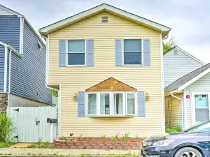 Family-Friendly Keansburg Home Walk to Beach!