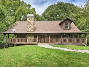 Secluded Northwest Arkansas Cabin: Fire Pit & Deck
