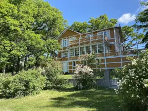 Beautiful Lake View House