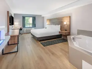 Super 8 by Wyndham Cornwall on