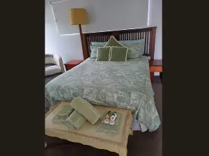 Cozy Room with Separate Entrance and Ensuit Bathroom