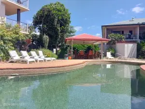 Cairns Chic Suite - Motel Room A