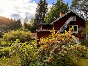 Rödstuga – Cozy Retreat in Nature, Close to city