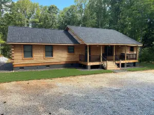 Cabin on Gaston. Fishing, hunting, relaxation in luxury.