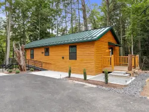 WATERFRONT CABIN PRIVATE BEACH HOT TUB FIRE RING FISH HIKE KAYAK