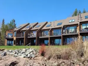 Come experience the panoramic majesty & serenity of Lake Superior!