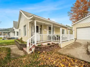 Apres Ski and Bike Mission Adventuring Base //HOT TUB//