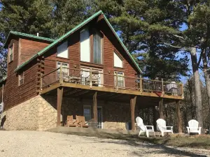 Two lakes & miles of hiking trails on 130 acres of private property 3Hills Cabin