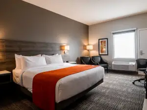 Amsterdam Inn & Suites