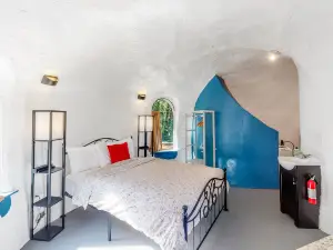 Unique, Dog-Friendly, Riverfront Cottage w/ Free WiFi, Views, & Hot Tub