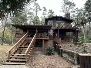 Dunnellon Dreams 3 Bedroom Home by RedAwning