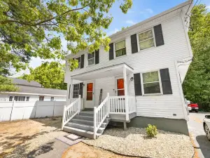 Thomas's Cozy Duplex - Centrally Located