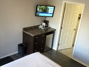 Maple Leaf Motel & RV Resort