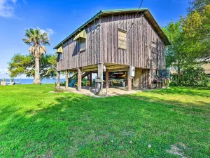 Fishing Pier, Kayaks Bayfront Home in Palacios!