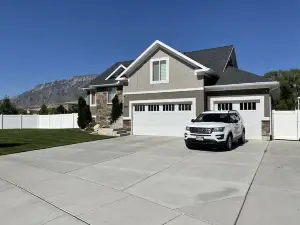 The Wright Retreat- Private Entry w/ Sauna & Hot Tub