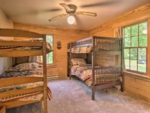 Cozy Riverfront Getaway Fishing on-Site!