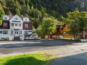 Valldal Fjord Lodge B&B