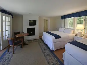 Colonial Inn Harbor Springs