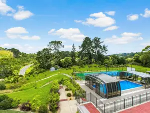 Luxe Whitford Mansion - Pool & Tennis Court