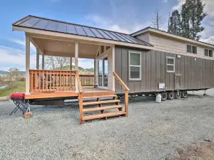 Canyonville Tiny Home on South Umpqua River!