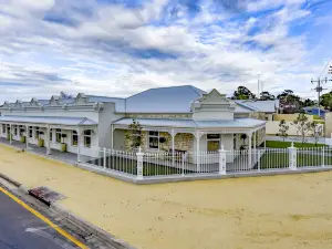 อโลฮา เซ็นทรัล ลักชัวรี่ แอคคอมโมเดชั่น