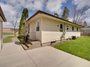 Sunny Cloquet Home - 2 Mi to St Louis River!