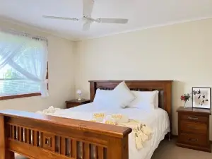 StayAU Farmstay escape Pastoral Fruit Picking