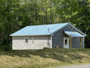 Rail Trail Retreat! Recently remodeled cozy home on Snowmobile/ATV Trail!