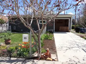 Modern Two Bedroom House Six Blocks from Main Street Sheridan King & Queen Beds