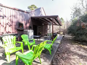 Charming 3-bedroom barn with AC and WiFi in fabulous Jacksonville