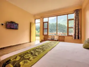 Goroomgo J J Regency (Manali)