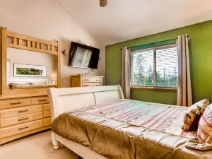 Family Friendly Home w/ Game Room, Hot Tub, Telescope, Starlink Internet - Lunar View