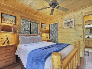 Private Hot Tub and Fireplace Amenities - Cozy Inviting Retreat